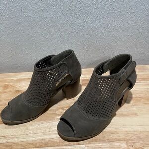 Seychelles Dark Gray Peep-Toe Heeled Boots - Size 5.5M - EUC